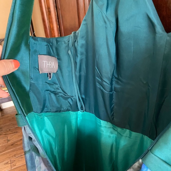 Theia gown worn once for a wedding size 6 - Picture 7 of 10